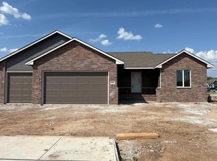 224 E Hanscom St, Derby, KS 67037