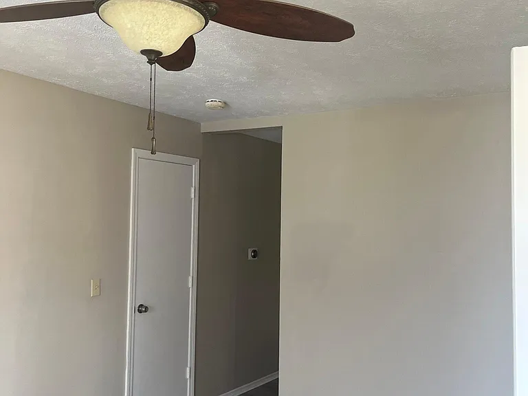 1121 Perkins Dr #B — Photo 2