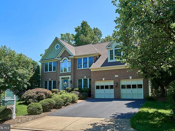 2nd image of 15098 Windy Hollow Cir
