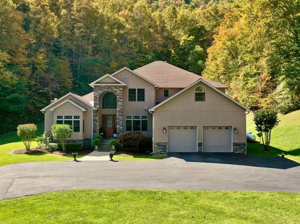 210 Hickory Hollow Hl, Jenkins, KY 41537