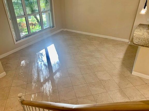 2nd image of 2625 NE 14th Avenue #103