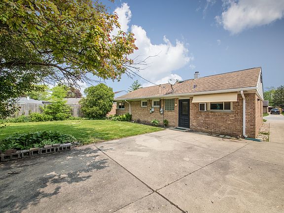 3rd image of 936 E Villa Dr