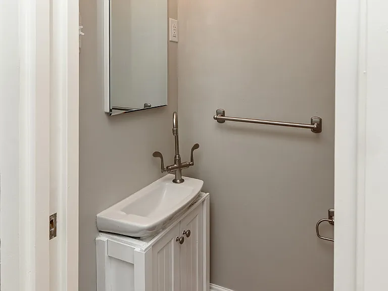 3634 Amberson Ave — Photo 5