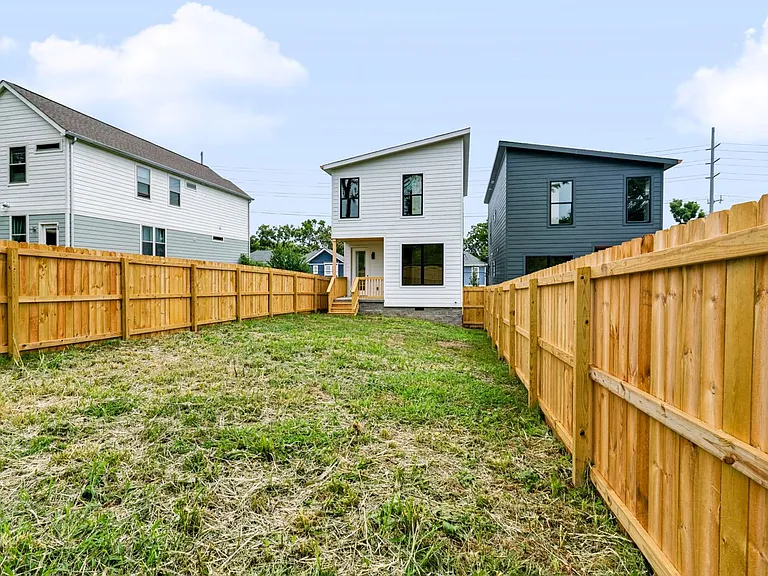 2113 Herman St — Photo 36
