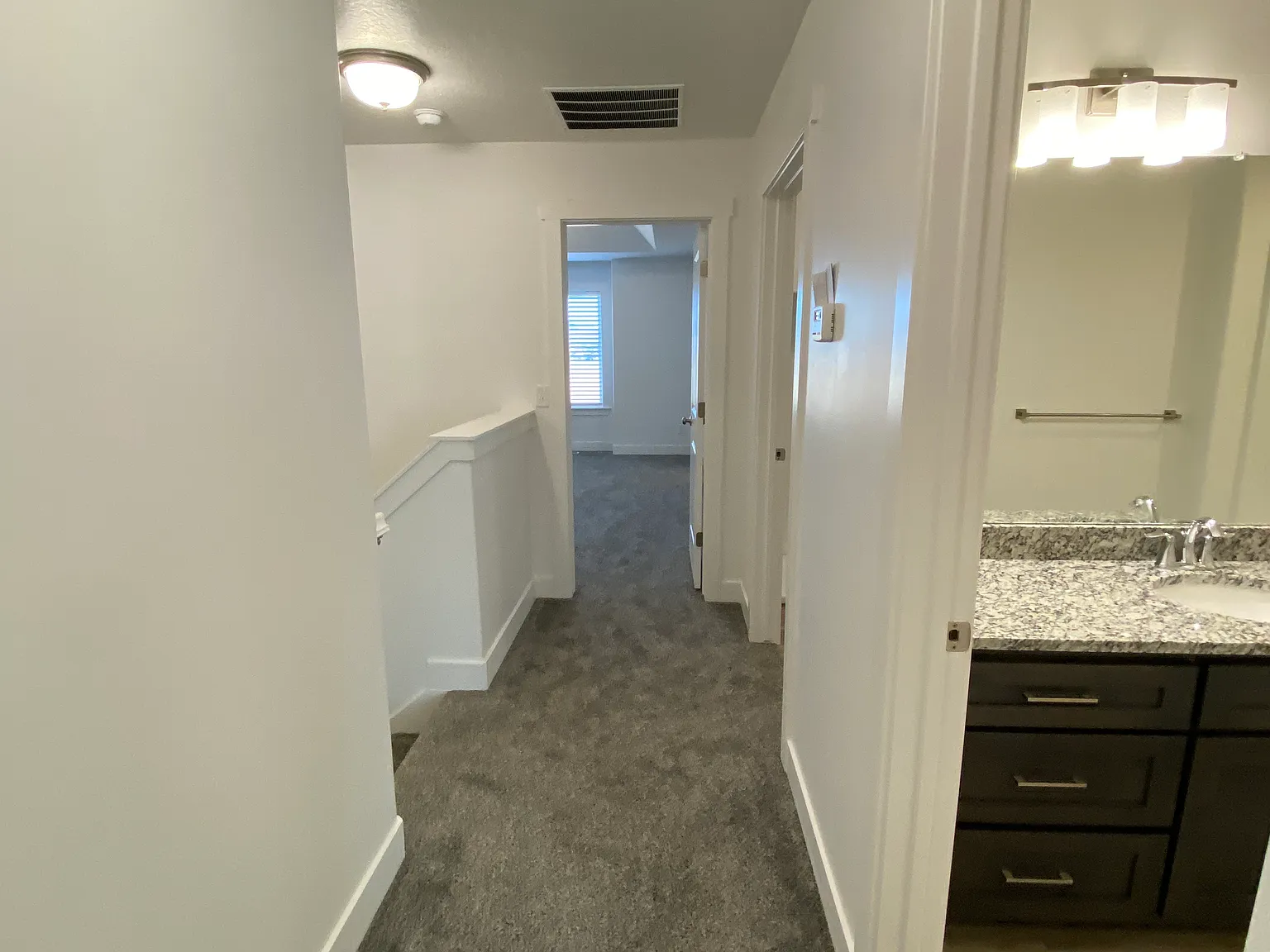 3 bed, 2.5 bath, 1550 sqft, $1,800 — Photo 2