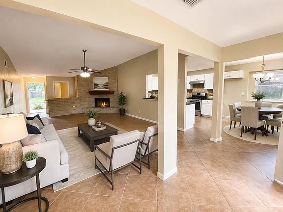 3rd image of 15634 Fox Springs Dr
