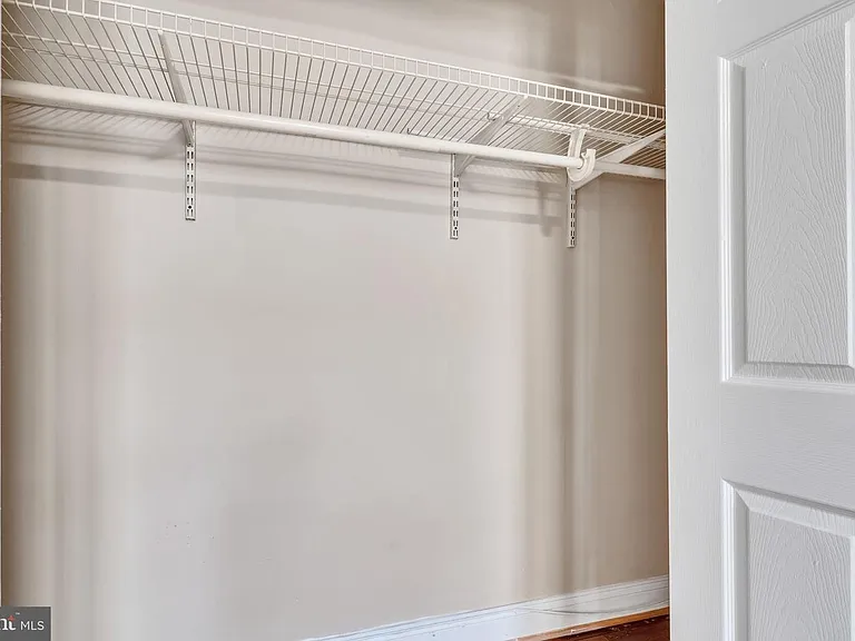 912 Barnaby St SE #101 — Photo 20