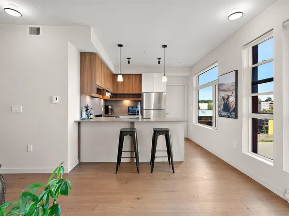 629 Speed Ave #412, Victoria, BC V8Z 1A5