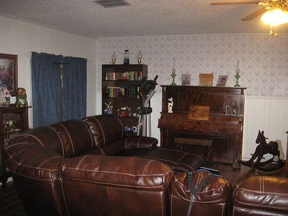 2nd image of 1502 Avenue B