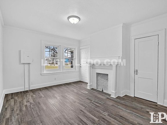 5th image of 1732 Arlington Ave #880