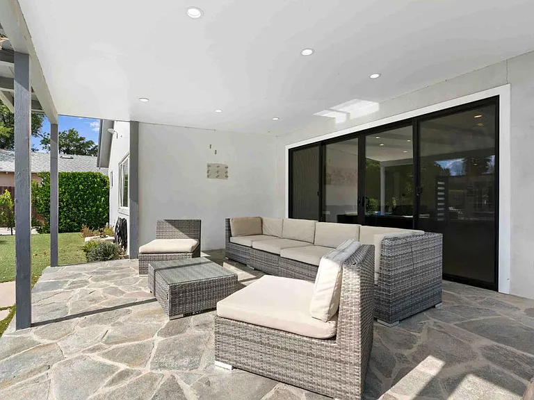 23032 Mariano St — Photo 28