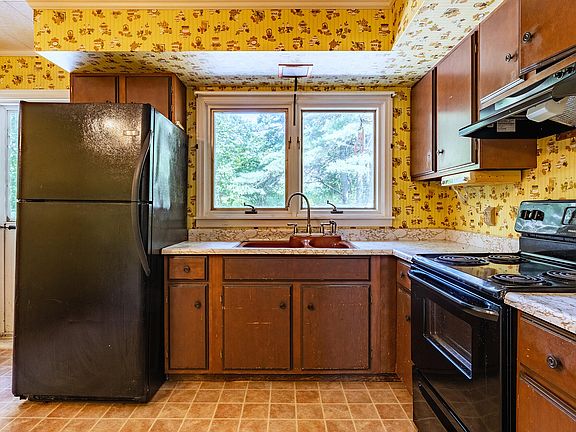 5th image of 407 Rockland Street