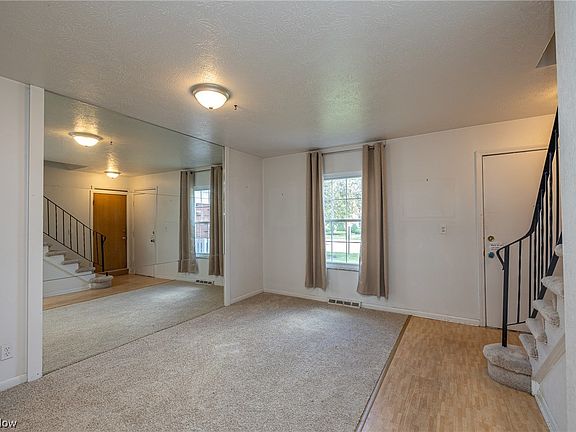 4th image of 158 Drury Ln #158