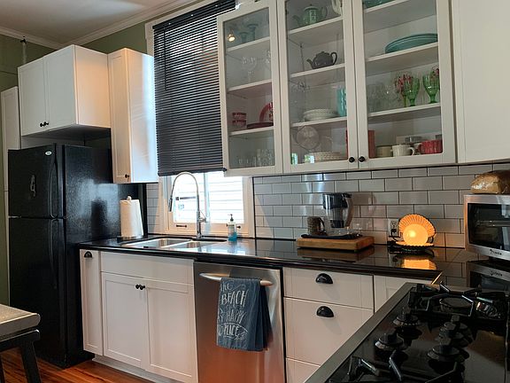 2nd image of 4408 Avenue S 1/2 #A