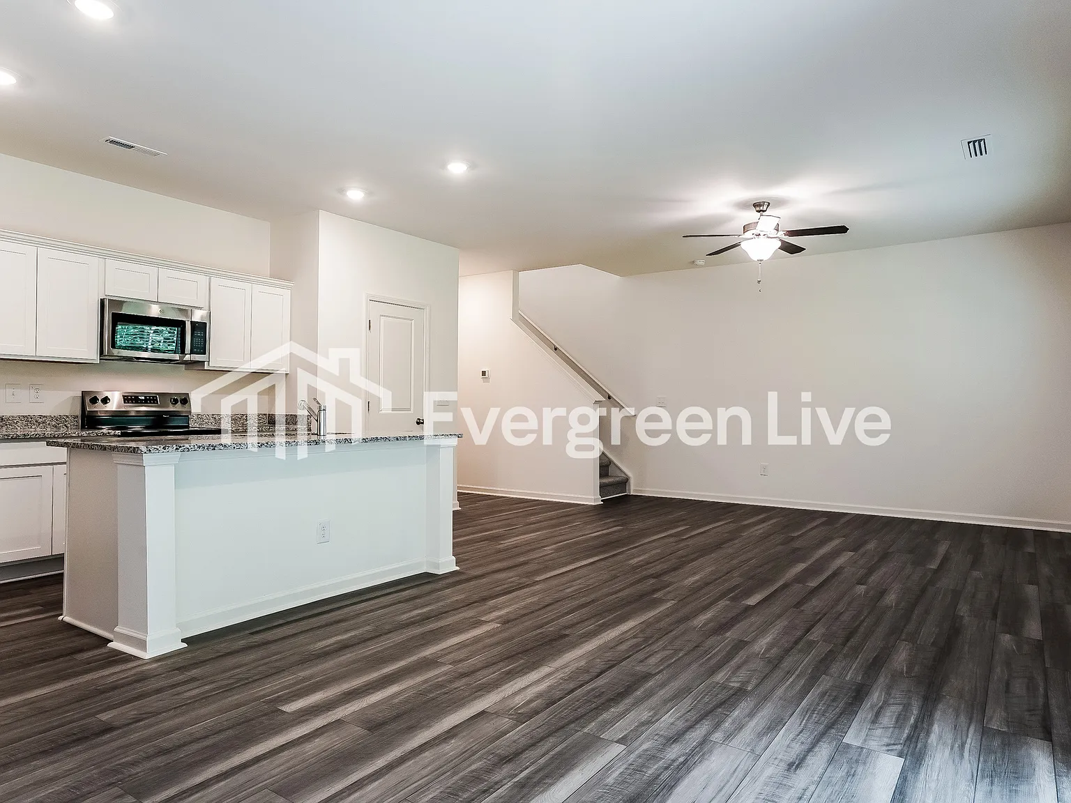 3 bed, 2.0 bath, 1826 sqft, $1,790 — Photo 3