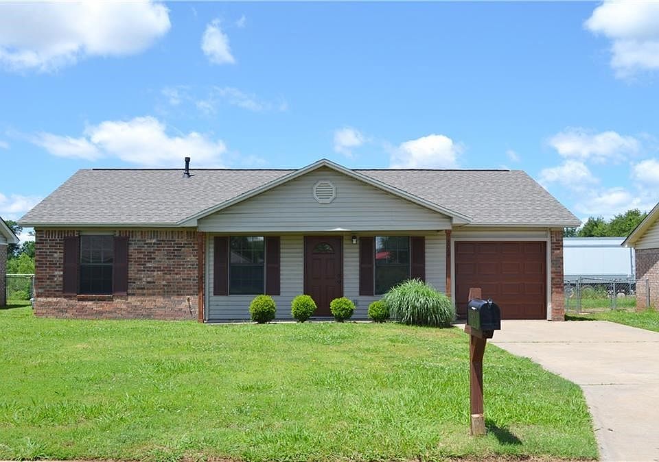 1st image of 806 S 38th St
