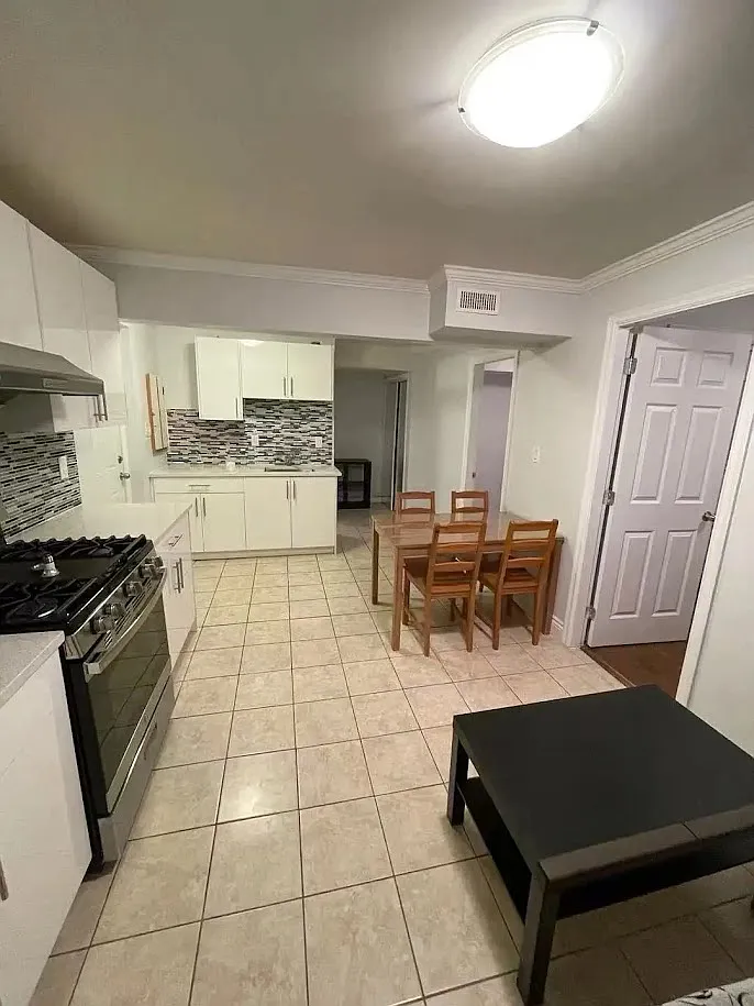 2 bed, 600 sqft, $2,100 — Photo 2