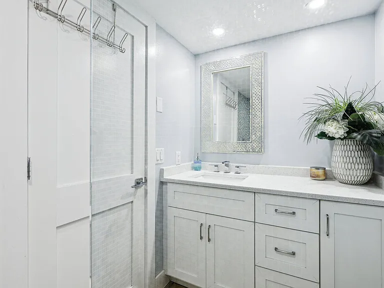200 E Royal Palm Rd — Photo 30