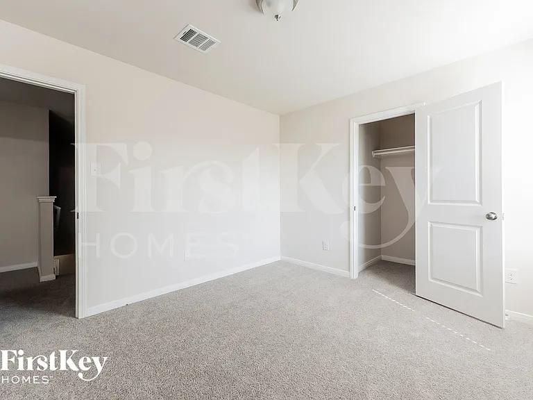 2104 Cedar Bend Dr — Photo 16