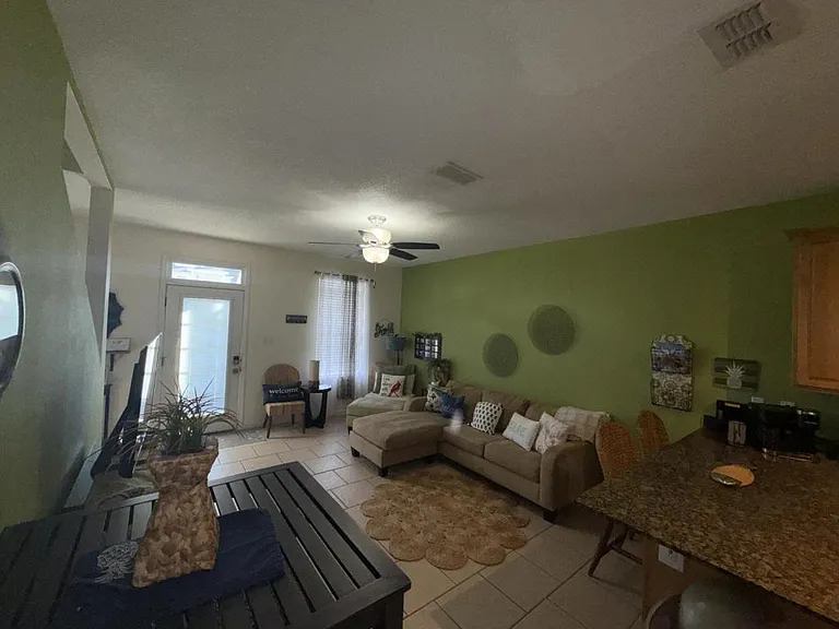 1131 Century Oaks Dr #C — Photo 8