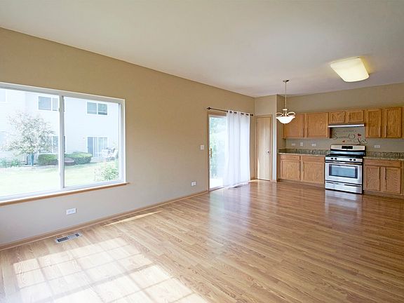 4th image of 430 Jamestown Ct