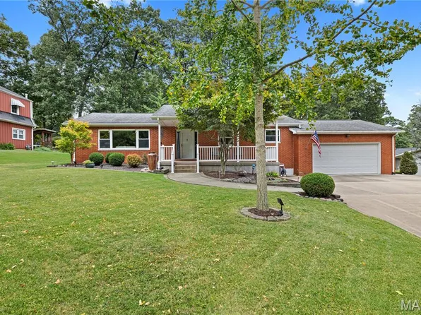 620 W Kinkead Rd, Hillsboro, IL 62049