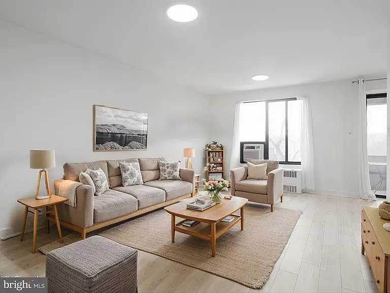 1581 N Colonial Ter #201X — Photo 3