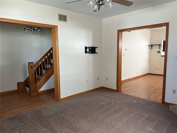 3rd image of 121 Hamilton Ave