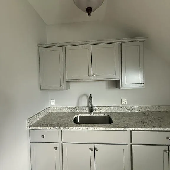 467 Middle St — Photo 3