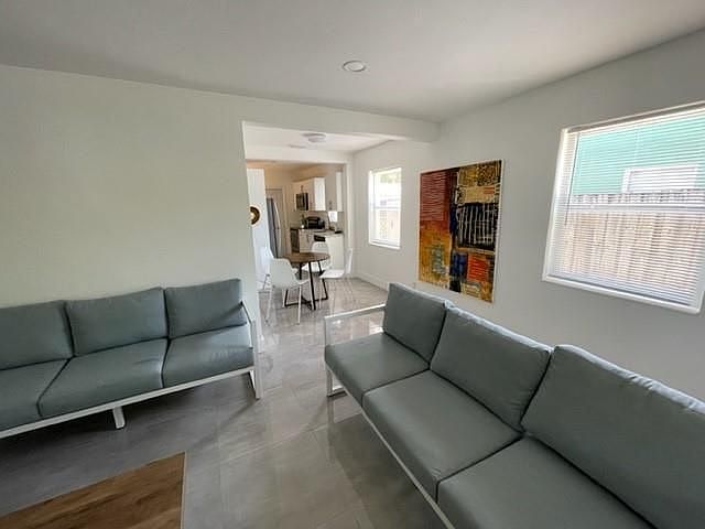 1st image of 1405 NW 1st Ave