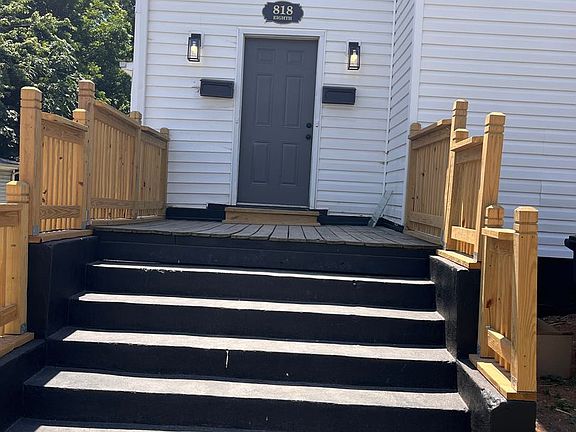 2nd image of 818 8th St Unit B
