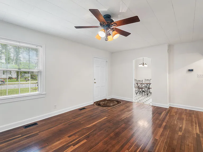 2727 Stratford Dr — Photo 24