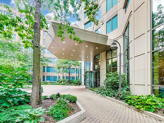 3rd image of 400 N La Salle Dr APT 1209