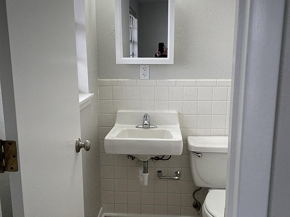 4th image of 2611 27th St APT 29