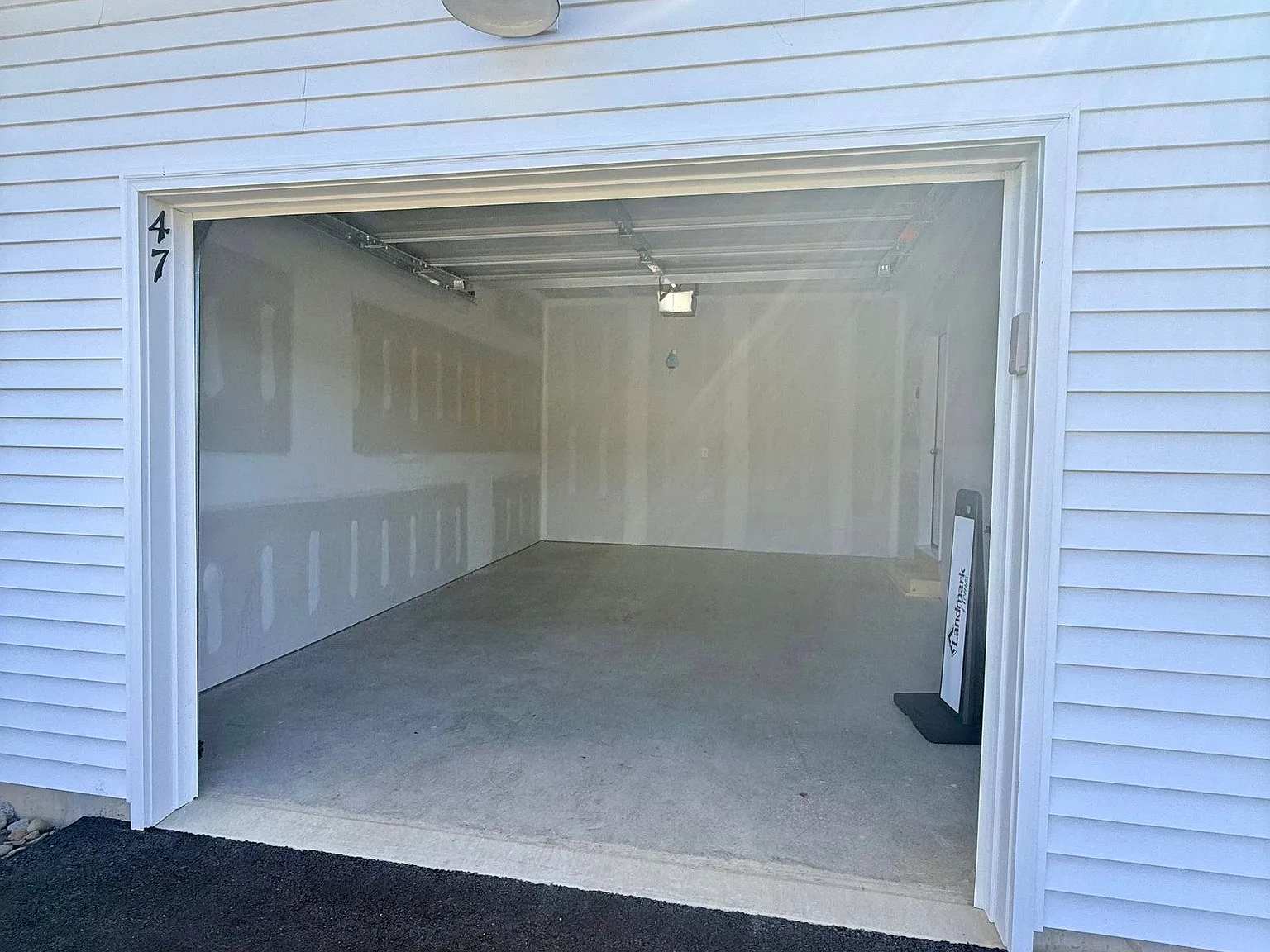 3 bed, 2.5 bath, 1553 sqft, $2,300 — Photo 3