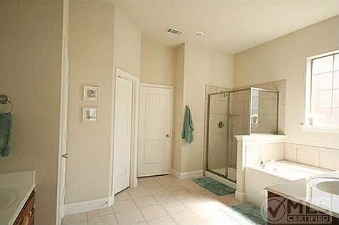 4th image of 2820 Woodie Dr