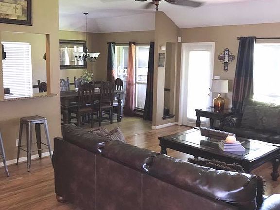 3rd image of 108 Palomino Ln