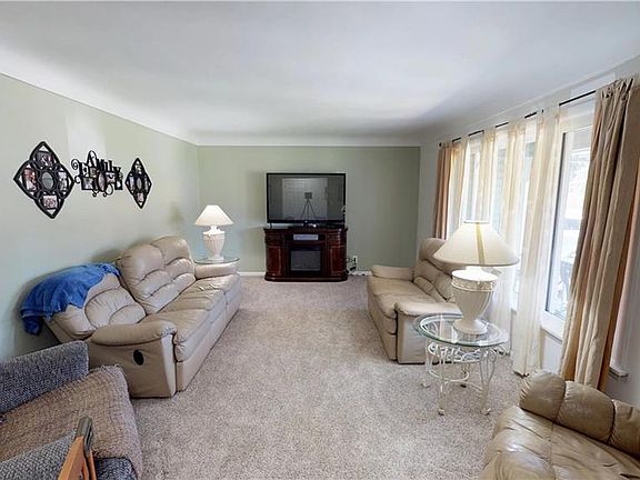 2nd image of 1787 Lancaster Dr