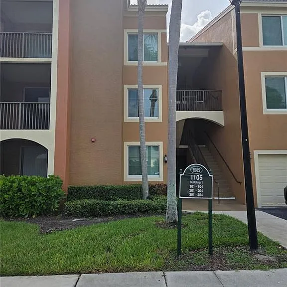 1105 Reserve Ct #201 — Photo 31
