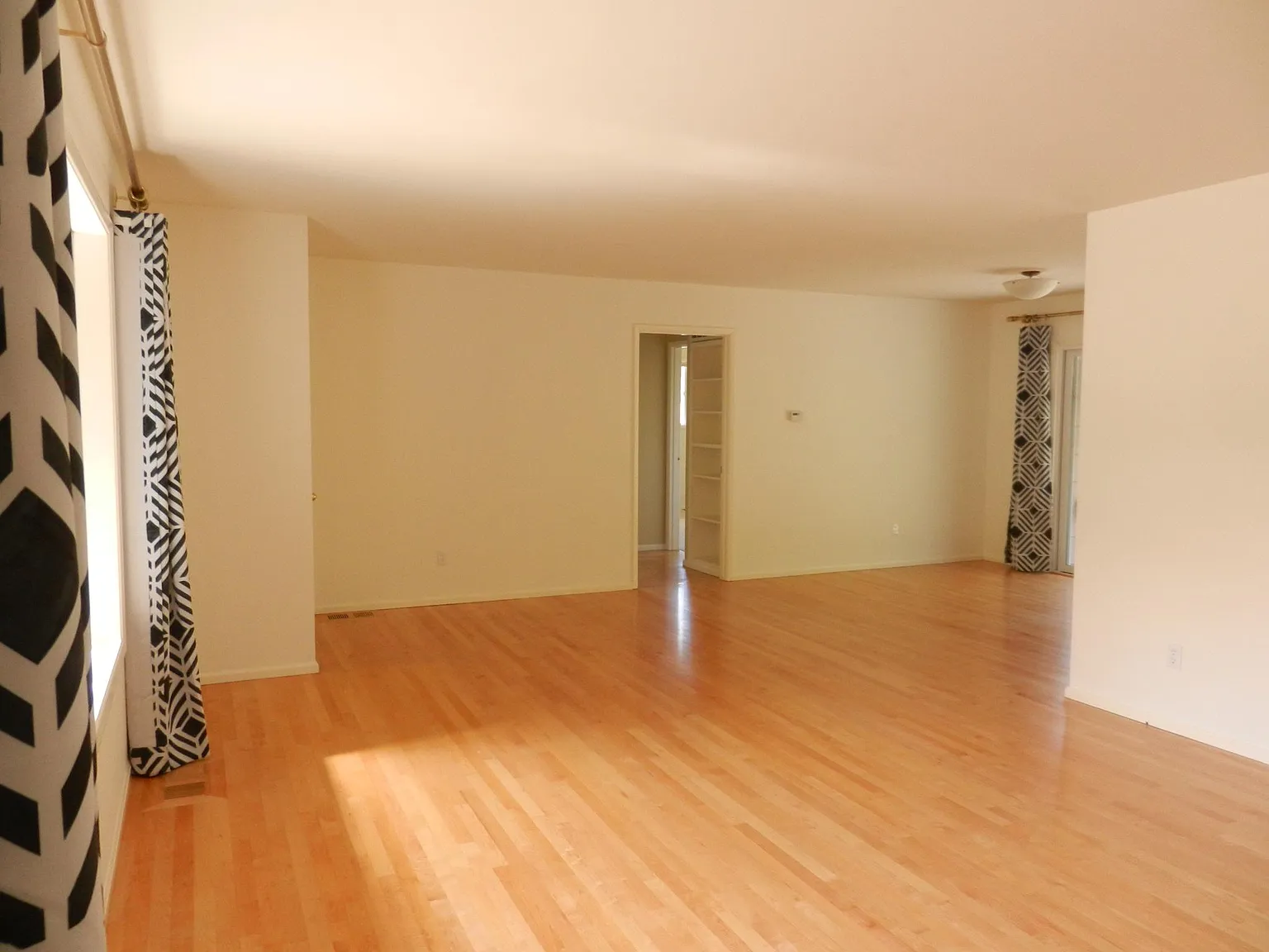 2 bed, 1.5 bath, 1748 sqft, $2,050 — Photo 4