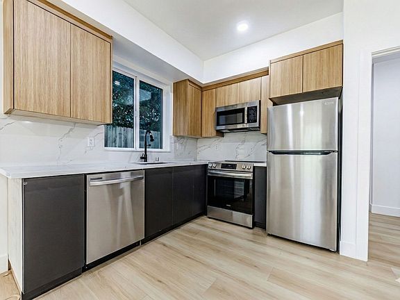 3rd image of 1656 S Hayworth Ave #1/4