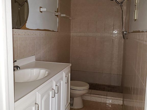 4th image of 6016 Amberly Ct
