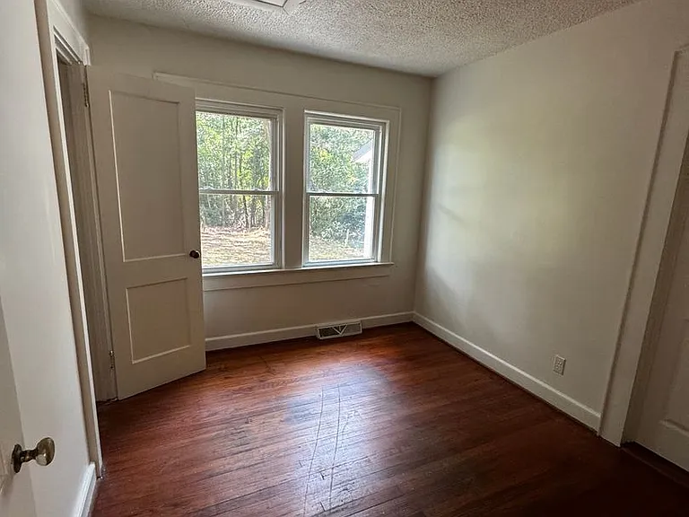 816 Churchill Dr — Photo 6
