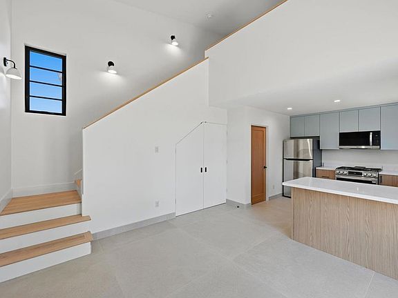 4th image of 1063 Buena Pl
