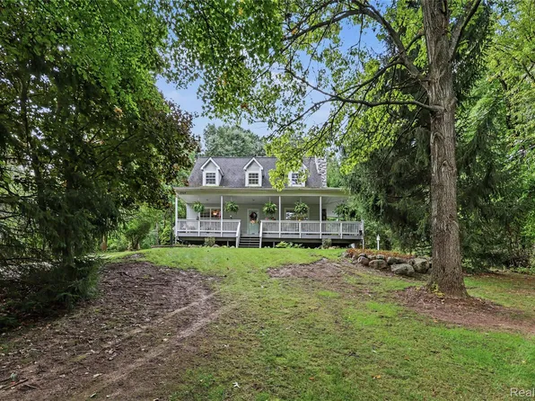 5169 Whipple Lake Rd, Clarkston, MI 48348