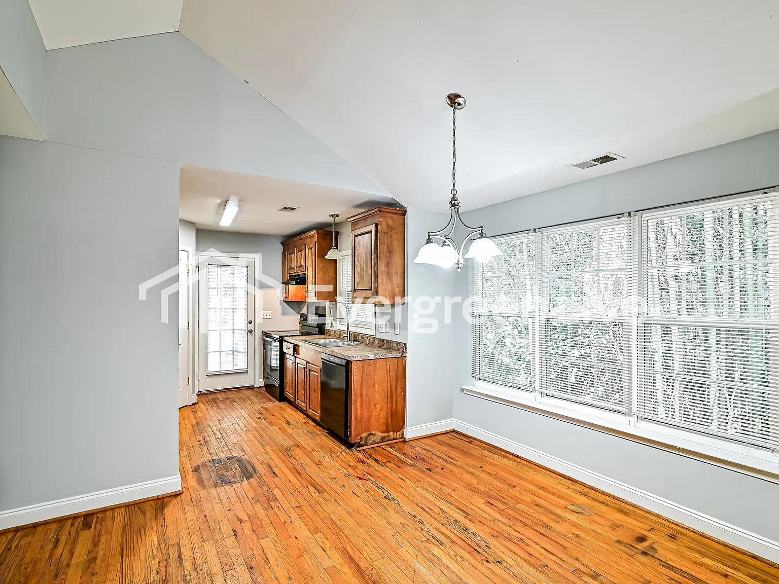 3 bed, 2.0 bath, 1177 sqft, $1,495 — Photo 4