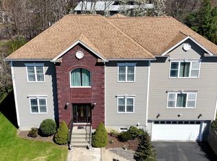 14 Iroquois St, Worcester, MA 01602