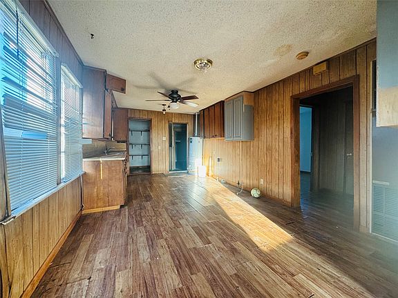 4th image of 208 S Church St