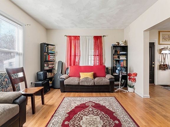 4th image of 39 Knollin St