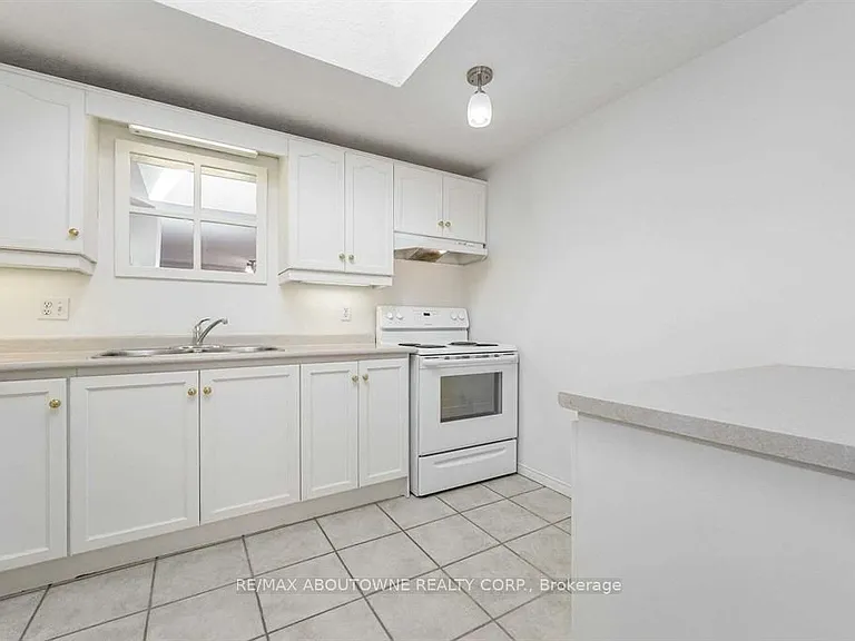 51 Boulder Cres #MAIN — Photo 8